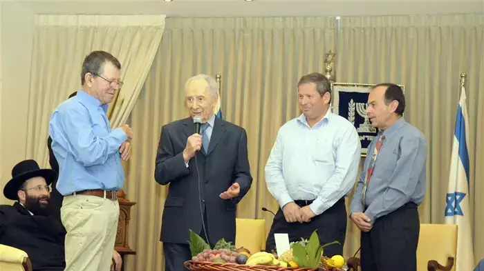 ארגון מגדלי הפירות מציג פיתוחים חדשים לנשיא המדינה ארגון מגדלי הפירות מציג פיתוחים חדשים לנשיא המדינה