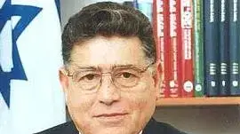 צבי גוב ארי ראש עיריית יבנה (מתוך אתר העירייה)