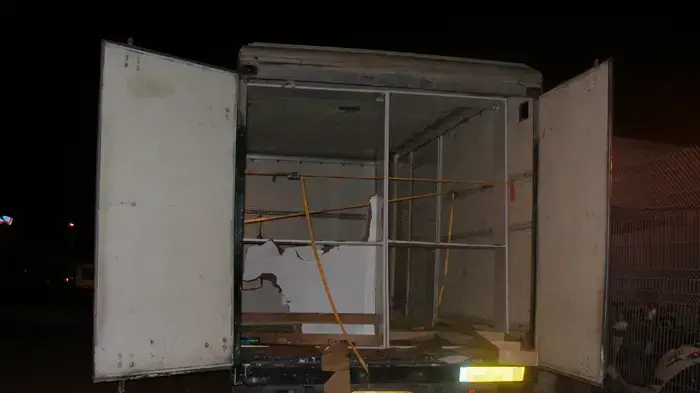 משאית בה נתפסו 67 שוהים בלתי חוקיים משאית בה נתפסו 67 שוהים בלתי חוקיים