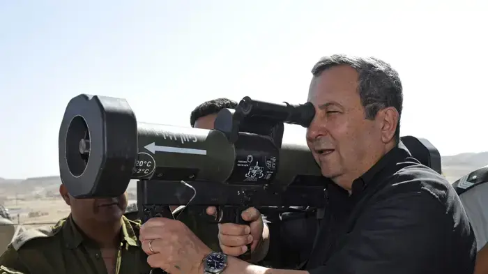 שר הביטחון אוהד ברק במהלך ביקור במחנה ביסל"ח- פברואר 2010 שר הביטחון אוהד ברק במהלך ביקור במחנה ביסל"ח- פברואר 2010