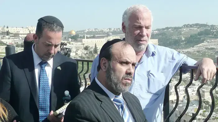חברי הכנסת ניסים זאב ואורי אריאל מוועדת הפנים והגנת הסביבה בסיור בכפר השילוח - סילוואן בירושלים חברי הכנסת ניסים זאב ואורי אריאל מוועדת הפנים והגנת הסביבה בסיור בכפר השילוח - סילוואן בירושלים