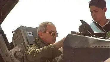 האלוף דני חלוץ בתא הטייס האלוף דני חלוץ בתא הטייס