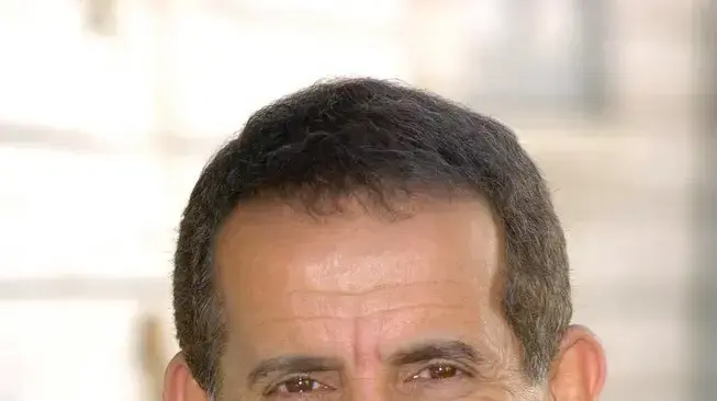 "טענתי כנגד הטקסטים ונושאי השירים שהם רדודים והם כל הזמן מתייחסים לנושא יחיד: מה שבינו לבינה". אביהו מדינה