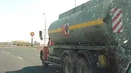 מיכלית דלק מיכלית דלק