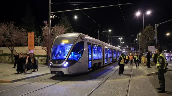 הרכבת הקלה בירושלים בנסיעת הרצה הרכבת הקלה בירושלים בנסיעת הרצה