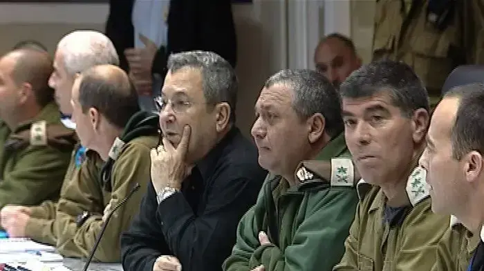 גבי אשכנזי ואהוד ברק בתרגיל מפקדות של המטה הכללי פברואר 2010 גבי אשכנזי ואהוד ברק בתרגיל מפקדות של המטה הכללי פברואר 2010