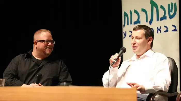 מימין, סטס מז'סניקוב, רועי כ''ץ באירוע שבתרבות בבאר שבע