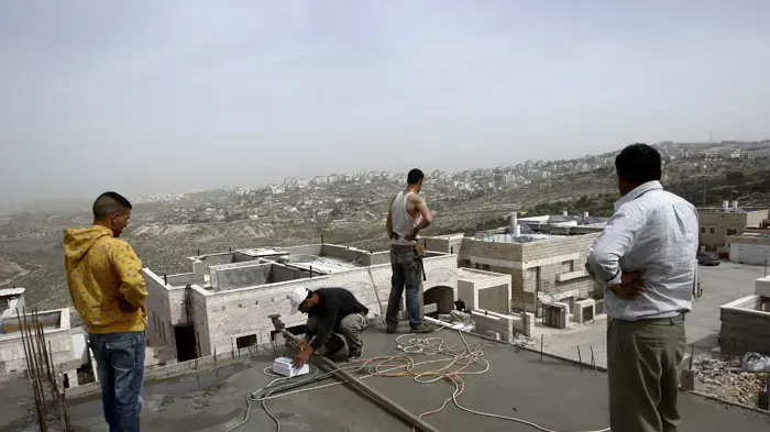 פועלים פלסטינים באתר בנייה ברמת שלמה פועלים פלסטינים באתר בנייה ברמת שלמה