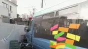אוטובוס זעיר סטה ממסלולו והרס גדר בית בפתח תקווה אוטובוס זעיר סטה ממסלולו והרס גדר בית בפתח תקווה