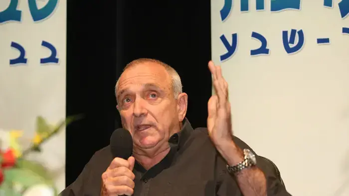 יצחק אהרונוביץ' באירוע שבתרבות בבאר שבע - דצמבר 2009 יצחק אהרונוביץ' באירוע שבתרבות בבאר שבע - דצמבר 2009