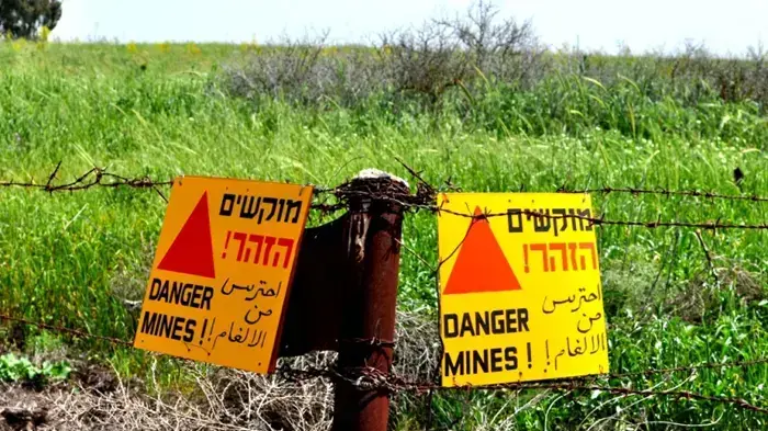 שלט אזהרה מפני מוקשים (רמת הגולן)