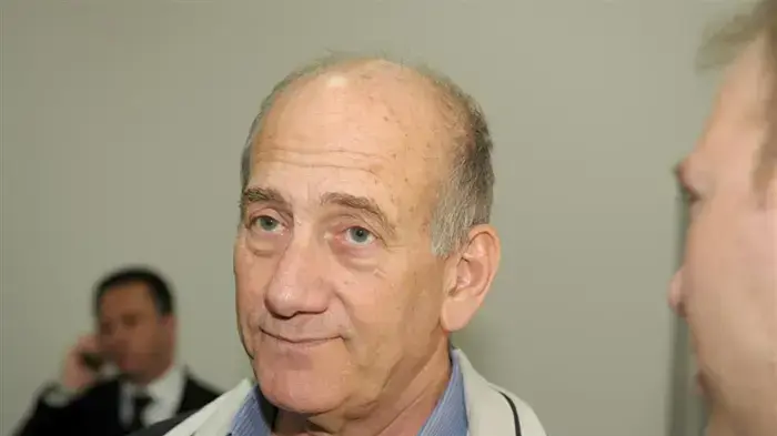 אהוד אולמרט בבית המשפט מרץ 2010 אהוד אולמרט בבית המשפט מרץ 2010
