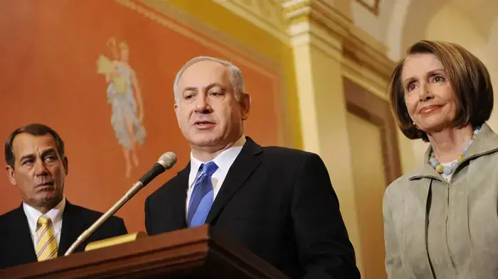 ראש הממשלה בנימין נתניהו עם יו"ר בית הנבחרים ננסי פלוסי ומנהיג המיעוט הרפובליקני ג'ון בוהנר ראש הממשלה בנימין נתניהו עם יו"ר בית הנבחרים ננסי פלוסי ומנהיג המיעוט הרפובליקני ג'ון בוהנר