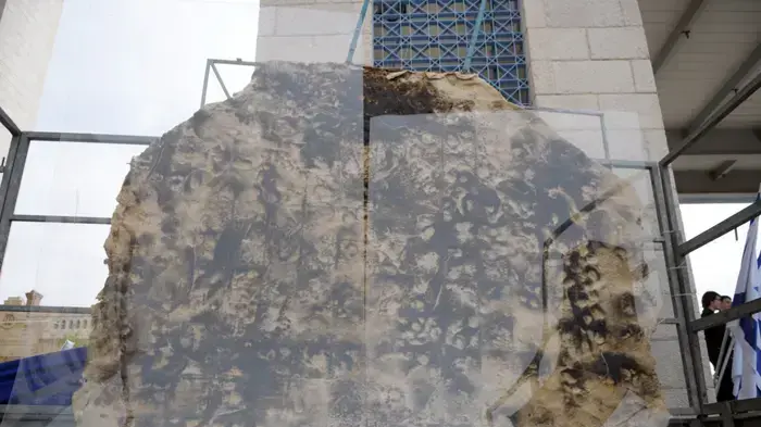 ניר ברקת בטקס חשיפת המצה הגדולה בעולם מרץ 2010