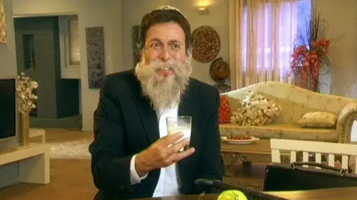 טל פרידמן מגלם את ח"כ יעקב כ"ץ (כצהל'ה) בתוכנית "ארץ נהדרת" טל פרידמן מגלם את ח"כ יעקב כ"ץ (כצהל'ה) בתוכנית "ארץ נהדרת"
