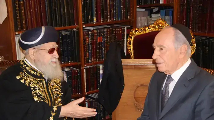 נשיא המדינה שמעון פרס אצל הרב עובדיה יוסף נשיא המדינה שמעון פרס אצל הרב עובדיה יוסף