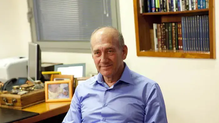 אהוד אולמרט היום במסיבת עיתונאים שכינס בתל אביב- אפריל 2010 אהוד אולמרט היום במסיבת עיתונאים שכינס בתל אביב- אפריל 2010