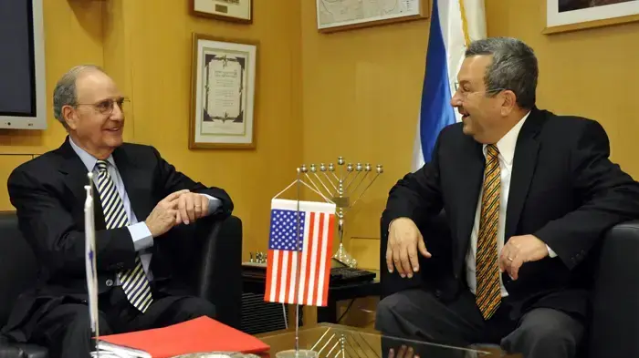 פגישת שר הביטחון, אהוד ברק, עם השליח האמריקאי המיוחד למזרח התיכון הסנטור ג'ורג' מיטשל פגישת שר הביטחון, אהוד ברק, עם השליח האמריקאי המיוחד למזרח התיכון הסנטור ג'ורג' מיטשל