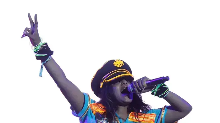אל תתעסקו איתה. M.I.A אל תתעסקו איתה. M.I.A