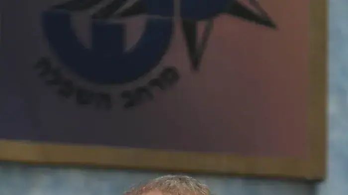 השר לבטחון פנים יצחק אהרונוביץ' בטקס החלפת מפקד מחוז מרכז במשטרה- מאי 2010 