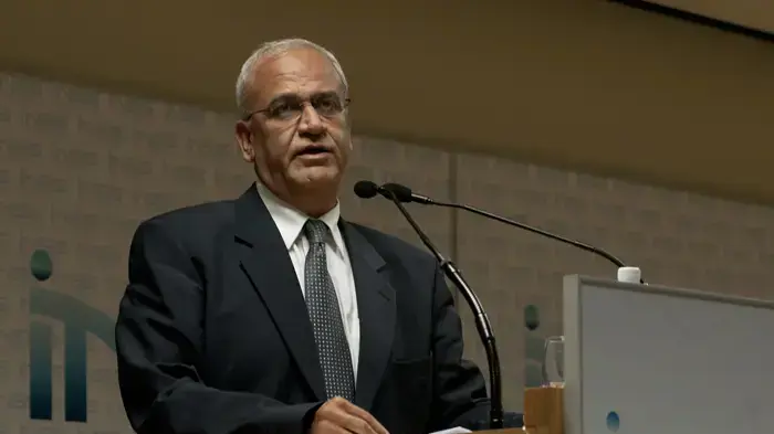 בכיר הרשות הפלסטינית וחבר צוות המשא ומתן הפלסטיני ד"ר סאיב עריקאת בכיר הרשות הפלסטינית וחבר צוות המשא ומתן הפלסטיני ד"ר סאיב עריקאת