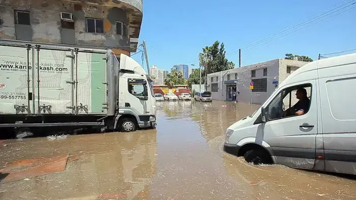 הצפה ברחובות נווה צדק מאי 2010