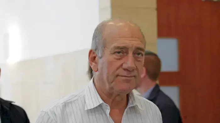 אהוד אולמרט במהלך משפטו של בפרשת ראשונטורס- מאי 2010 אהוד אולמרט במהלך משפטו של בפרשת ראשונטורס- מאי 2010