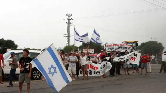 הפגנה נגד מפעל הגז של יצחק תשובה הפגנה נגד מפעל הגז של יצחק תשובה