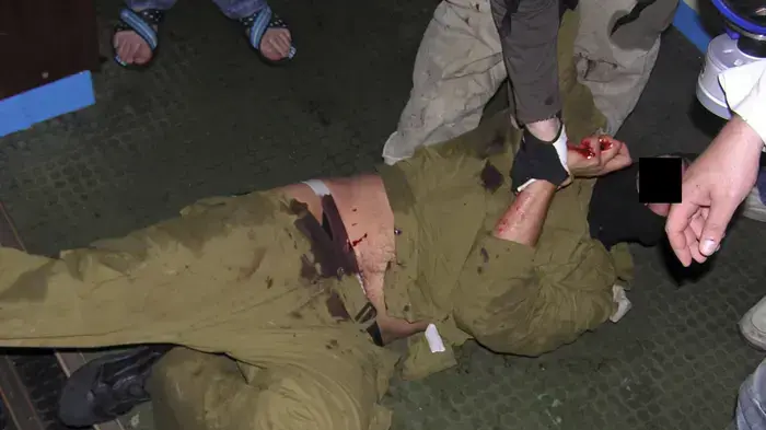 חיילי השייטת מותקפים בידי אנשי אוניית המרמרה חיילי השייטת מותקפים בידי אנשי אוניית המרמרה