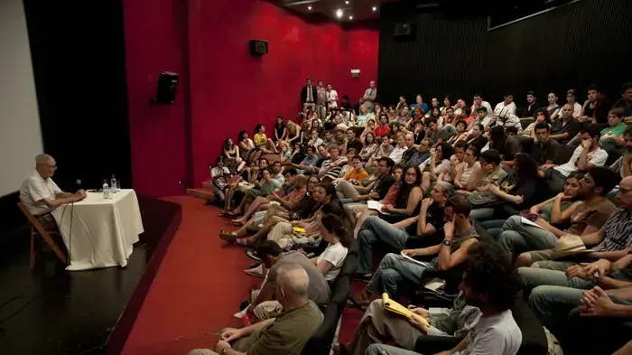 קהל במפגש עם רוג'ר קורמן בפסטיבל הסטודנטים הבינלאומי קהל במפגש עם רוג'ר קורמן בפסטיבל הסטודנטים הבינלאומי