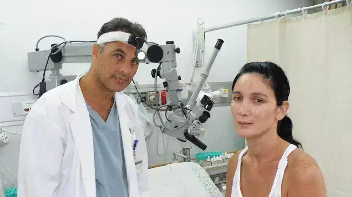 אישה עברה ניתוח אף משקם לאחר שכמעט נחנקה בשל ניתוח פלסטי אישה עברה ניתוח אף משקם לאחר שכמעט נחנקה בשל ניתוח פלסטי
