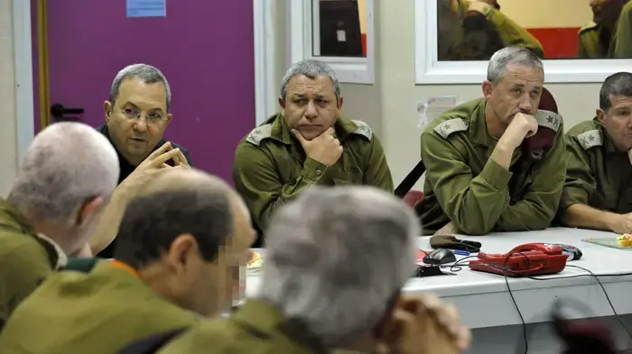 שר הביטחון אהוד ברק, סגן הרמטכ"ל בני גנץ, בינ גנץ אלוף פיקוד צפון בסיור בפיקוד צפון- יוני 2010 שר הביטחון אהוד ברק, סגן הרמטכ"ל בני גנץ, בינ גנץ אלוף פיקוד צפון בסיור בפיקוד צפון- יוני 2010