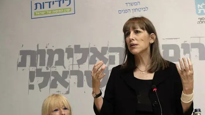 לימור לבנת שרת החינוך התרבות והספורט בכנס "עיר ללא אלימות" באילת- יוני 2010 לימור לבנת שרת החינוך התרבות והספורט בכנס "עיר ללא אלימות" באילת- יוני 2010