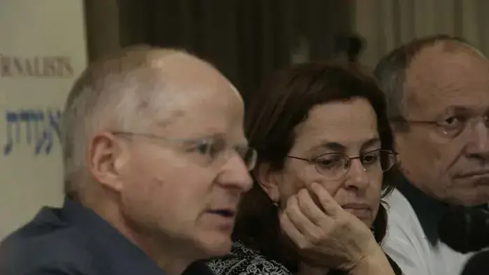 נעם ואביבה שליט במסיבת עיתונאים יוני 2010 נעם ואביבה שליט במסיבת עיתונאים יוני 2010