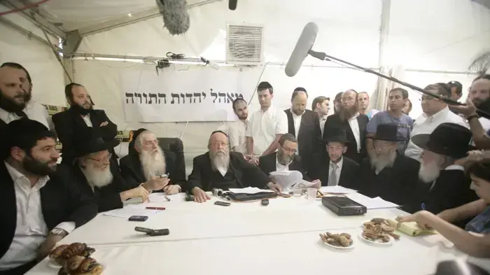 ישיבת סיעת יהדות התורה בכלא מעשיהו יוני 2010 ישיבת סיעת יהדות התורה בכלא מעשיהו יוני 2010