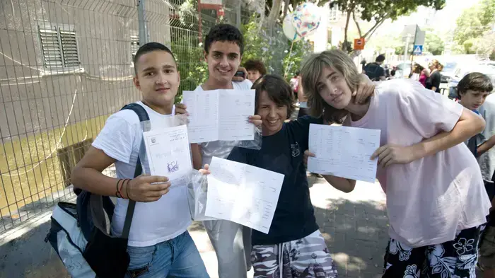 ילדי בית הספר היסודי "א.ד. גורדון" בגבעתיים יוצאים לחופש הגדול- יוני 2010  