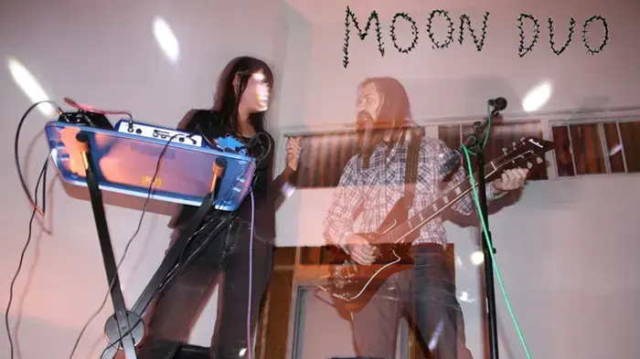 הצמד Moon Duo הצמד Moon Duo