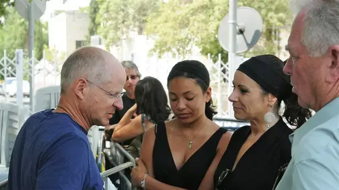 אביבה ונעם שליט במאהל בירושלים יולי 2010 אביבה ונעם שליט במאהל בירושלים יולי 2010