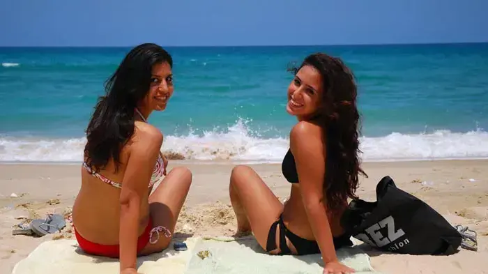 מתרחצים בחוף באשקלון יולי 2010