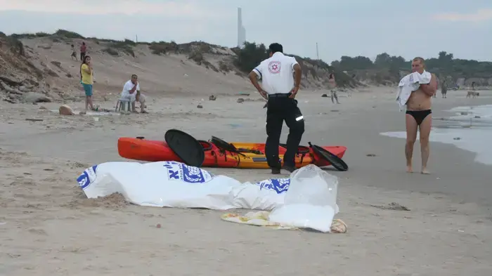 גבר בן 50 טבע למוות בחוף האקוודוקט שבקיסריה גבר בן 50 טבע למוות בחוף האקוודוקט שבקיסריה