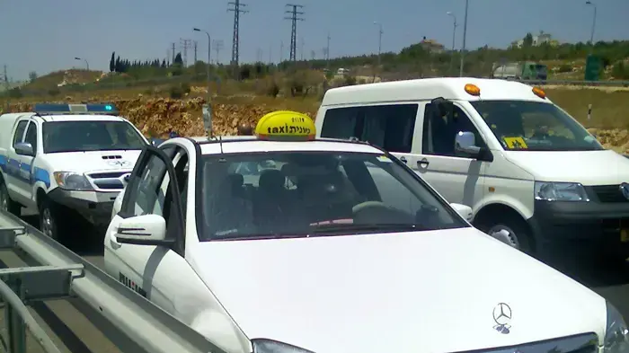 תמונה נוספת מאירוע שוד המונית בכפר קאסם יולי 2010 תמונה נוספת מאירוע שוד המונית בכפר קאסם יולי 2010