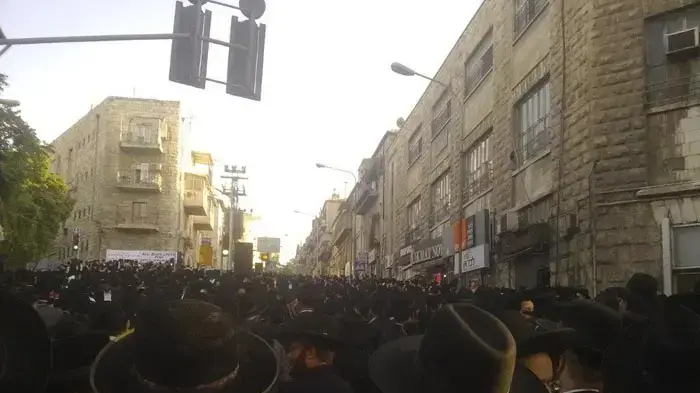 עצרת של חרדים נגד מצעד הגאווה בכיכר השבת בירושלים יולי 2010 עצרת של חרדים נגד מצעד הגאווה בכיכר השבת בירושלים יולי 2010