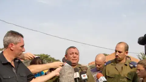 תדרוך עיתונאים של מפקד פיקוד צפון לאחר התקרית בגבול הצפון אוגוסט 2010 תדרוך עיתונאים של מפקד פיקוד צפון לאחר התקרית בגבול הצפון אוגוסט 2010