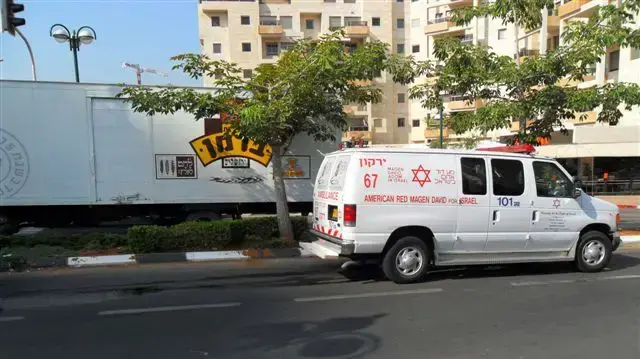 פצועה קל בתאונה בין שני רכבים- אוגוסט 2010 פצועה, פצועה קל, תאונת דרכים, תאונת רכב, רכב פרטי, אוטו, רכב פצועה קל בתאונה בין שני רכבים- אוגוסט 2010 פצועה, פצועה קל, תאונת דרכים, תאונת רכב, רכב פרטי, אוטו, רכב