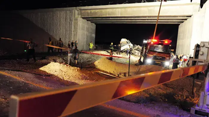 זירת תאונת הרכבת והמיניבוס ליד קרית גת זירת תאונת הרכבת והמיניבוס ליד קרית גת