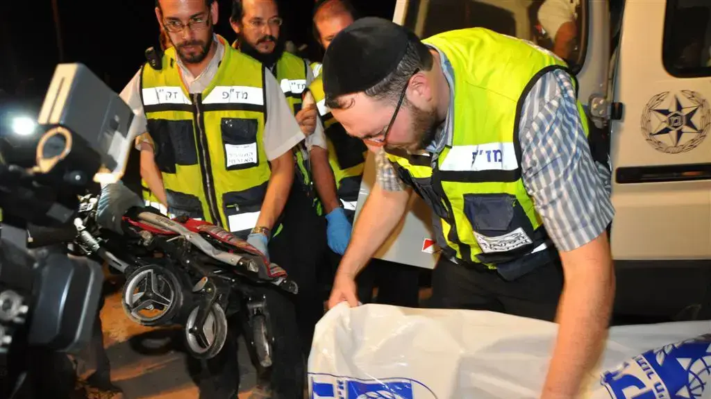מתנדב זק"א ממרר בבכי בתאונת הרכבת בדרום מתנדב זק"א ממרר בבכי בתאונת הרכבת בדרום