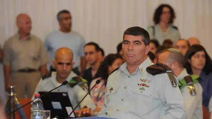 הרמטכ"ל גבי אשכנזי מוסר עדותו בפני ועדת טירקל- אוגוסט 2010 הרמטכ"ל גבי אשכנזי מוסר עדותו בפני ועדת טירקל- אוגוסט 2010