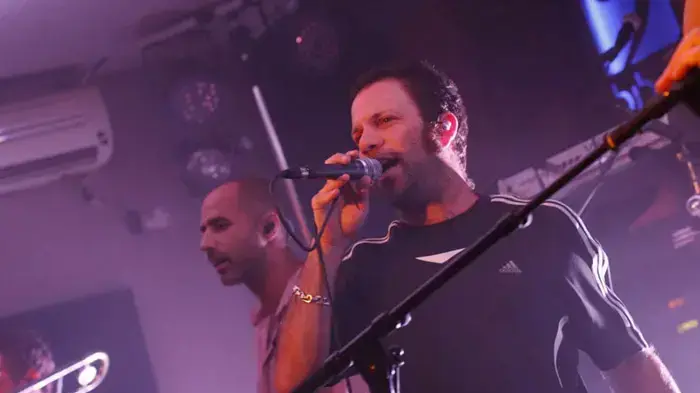 הדג נחש בהופעה, נמל תל אביב אוגוסט 2010 הדג נחש בהופעה, נמל תל אביב אוגוסט 2010