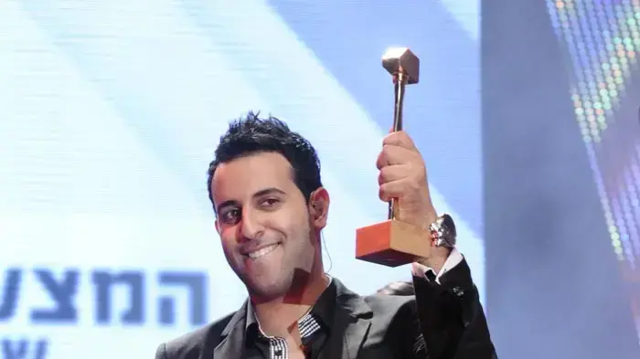 דודו אהרון ברגע זכייה במצעד השנתי של ערוץ 24- ספטמבר 2010 דודו אהרון ברגע זכייה במצעד השנתי של ערוץ 24- ספטמבר 2010