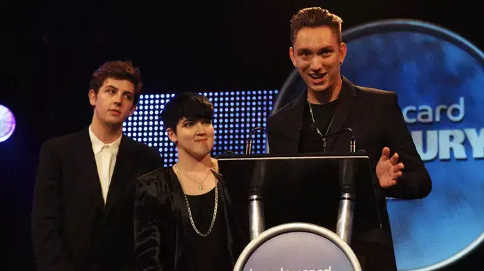 מזל טוב. The XX מקבלים את פרס המרקורי מזל טוב. The XX מקבלים את פרס המרקורי